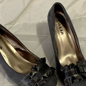 Alia - kitten heels grey shoes ( 7 W )